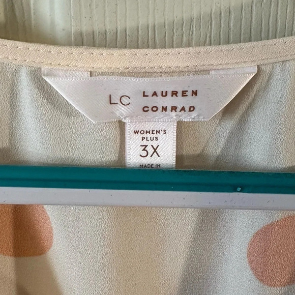 Lauren Conrad flutter sleeve midi dress. Size 3X. Light peach with large circles - Picture 3 of 8